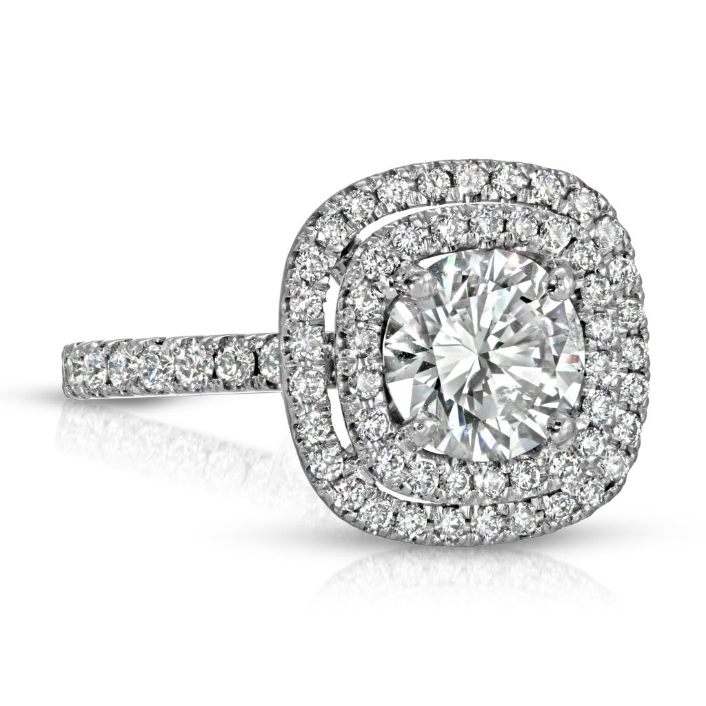 Diamond 2.05 Carats Engagement Ring Set in Platinum