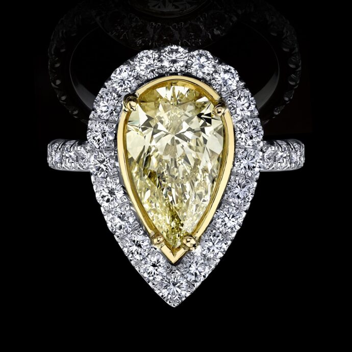 Yellow Diamond Pear Shape Ring 4.19 carats 2 Carat halo Plat/18K Natural GIA